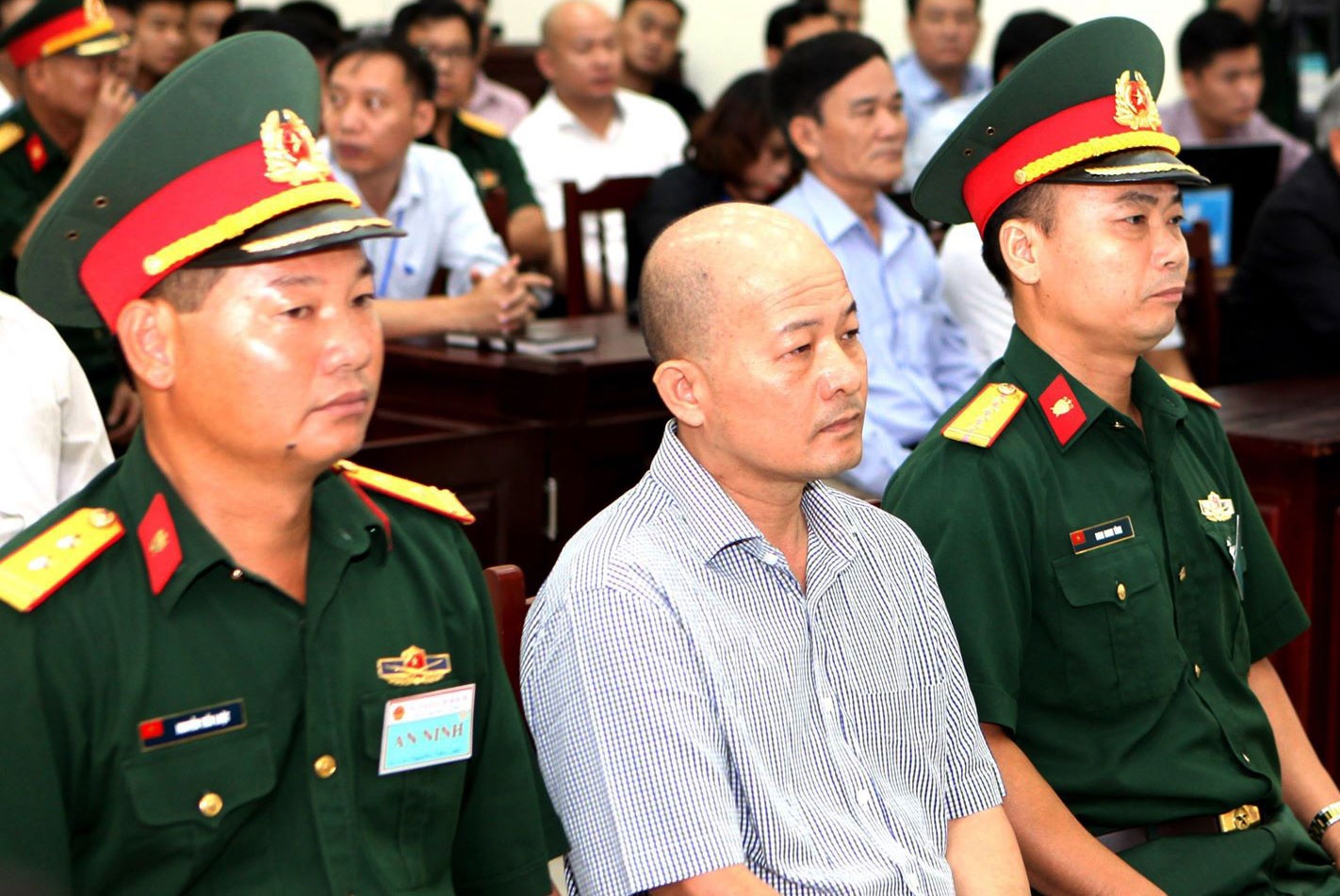 Ut 'troc' phu nhan loi khai cua dong pham hinh anh