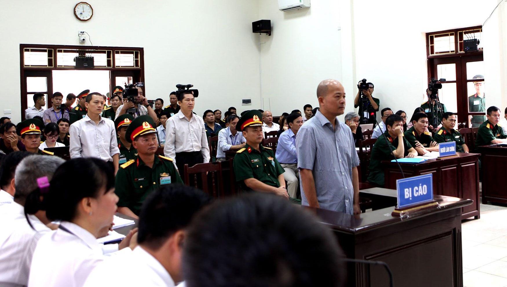 Xét xử Út trọc Đinh Ngọc Hệ ảnh 1 Xet xu Ut troc Dinh Ngoc He anh 1