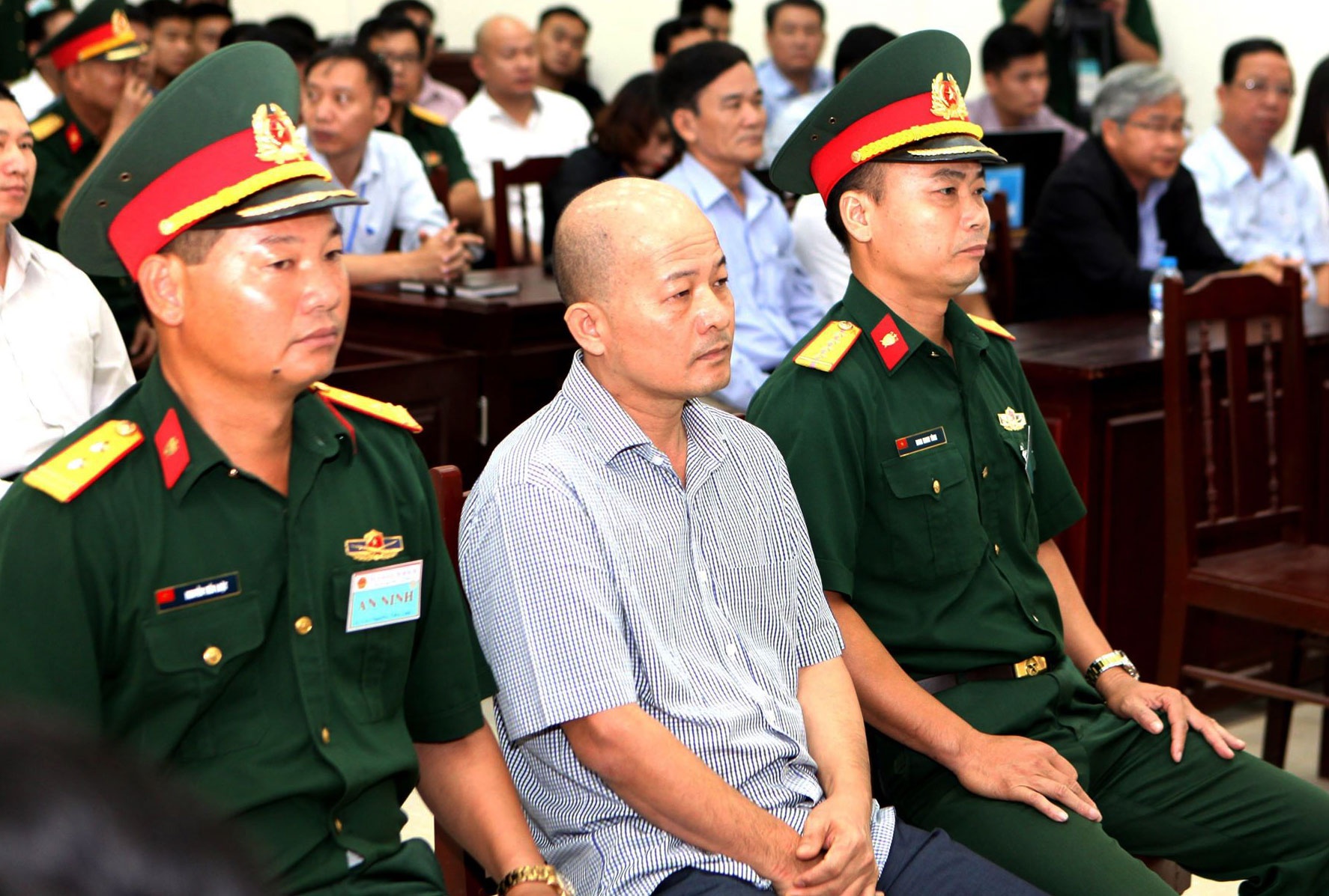 Xét xử Út trọc Đinh Ngọc Hệ ảnh 1 Xet xu Ut troc Dinh Ngoc He anh 1