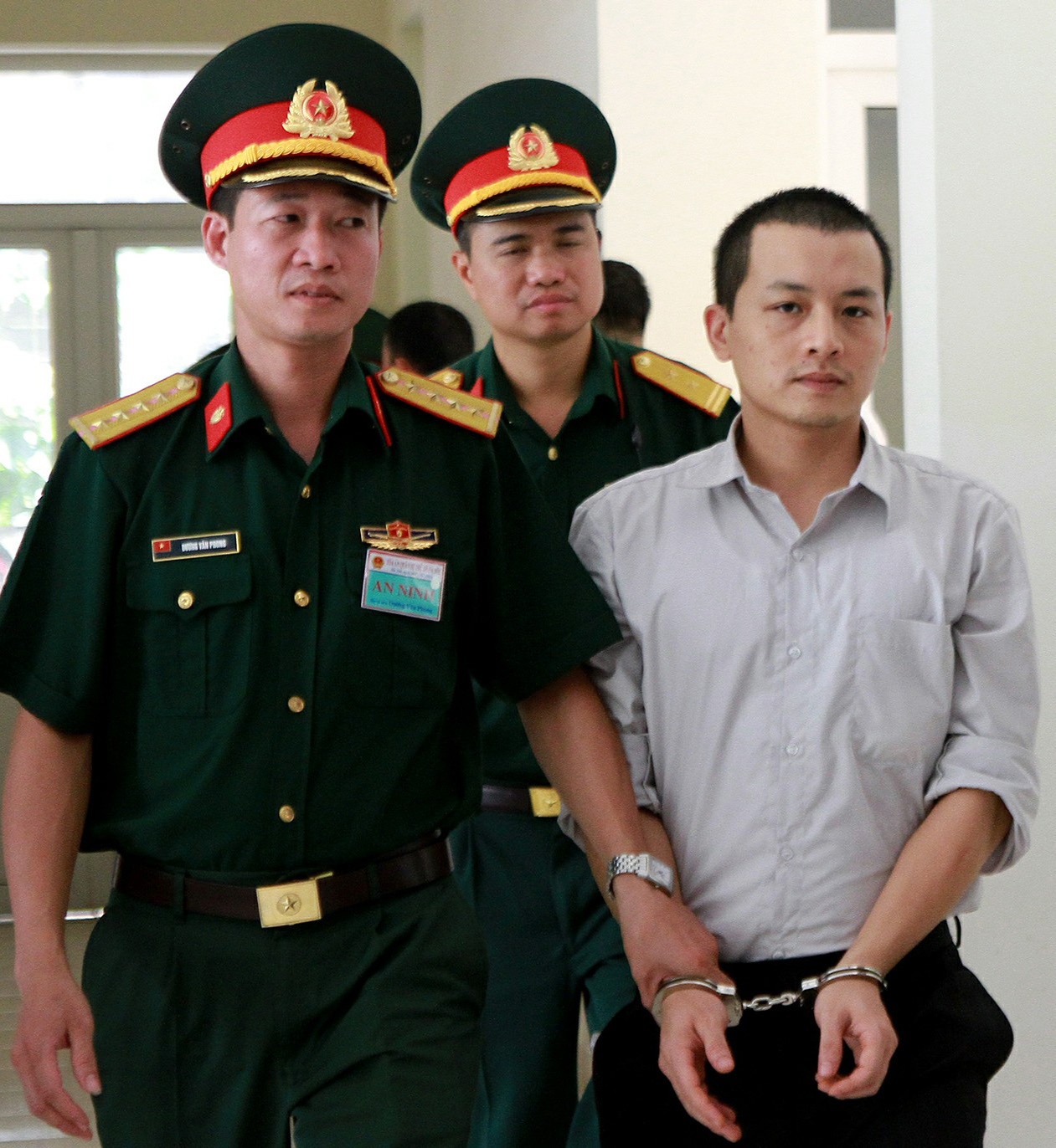 Xét xử Út trọc Đinh Ngọc Hệ ảnh 2 Xet xu Ut troc Dinh Ngoc He anh 2