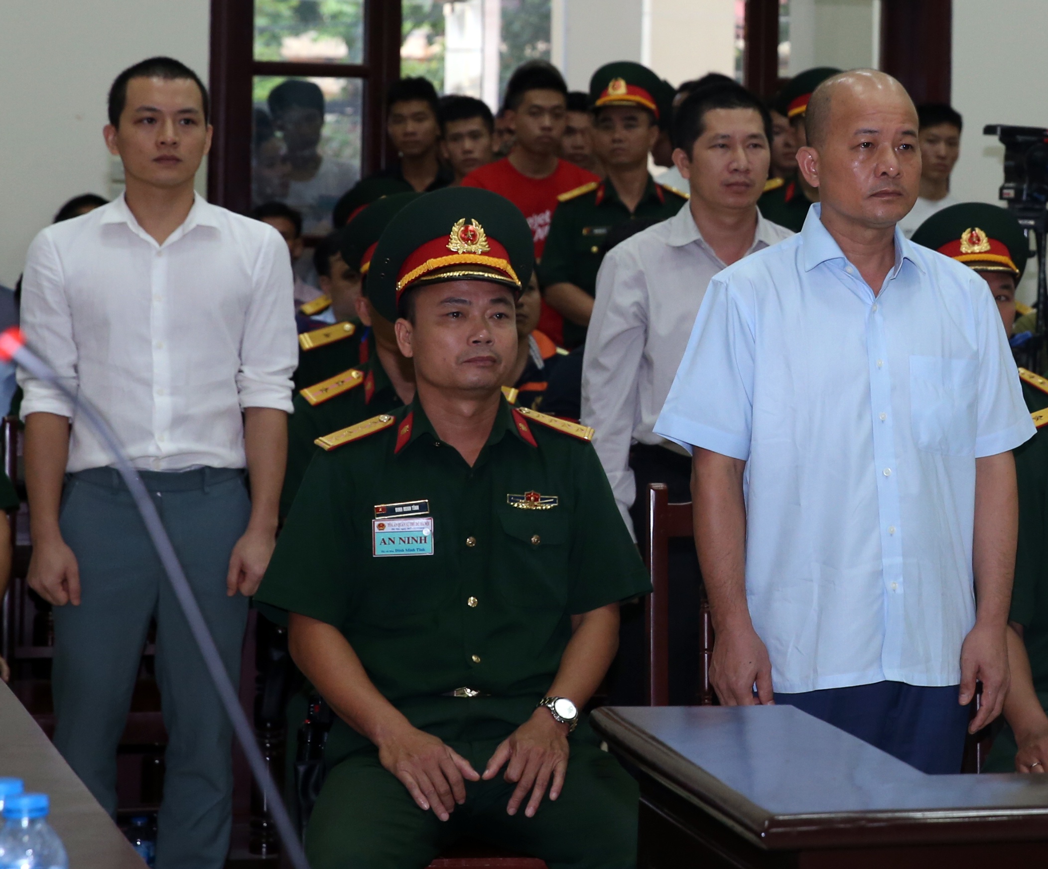 Toa quan su tuyen an Ut 'troc' va 4 bi cao hinh anh