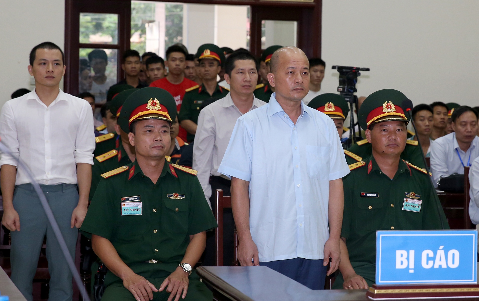 Xet xu Ut troc Dinh Ngoc He anh 5