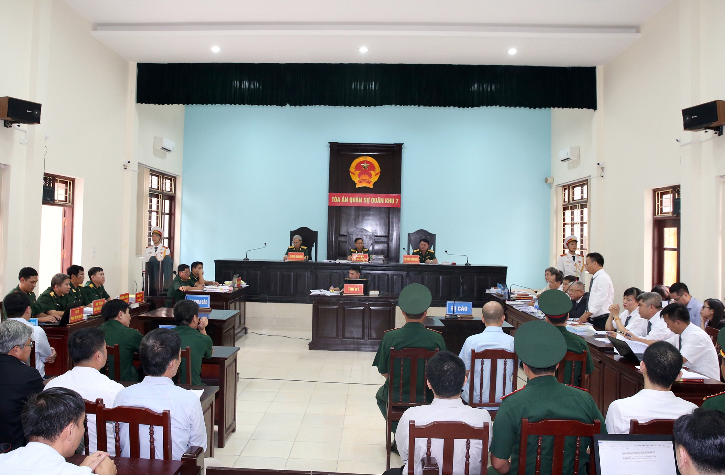 Xet xu Ut troc Dinh Ngoc He anh 8