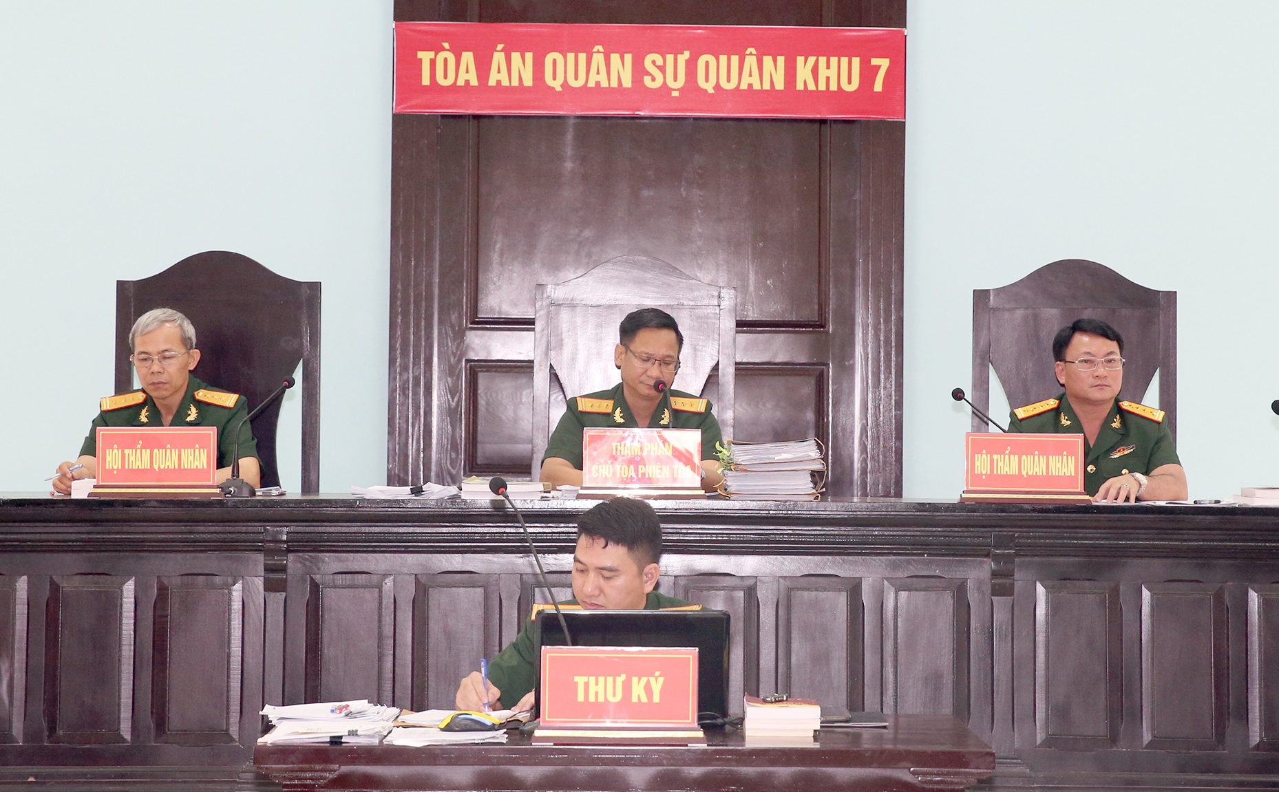 Xet xu Ut troc Dinh Ngoc He anh 6