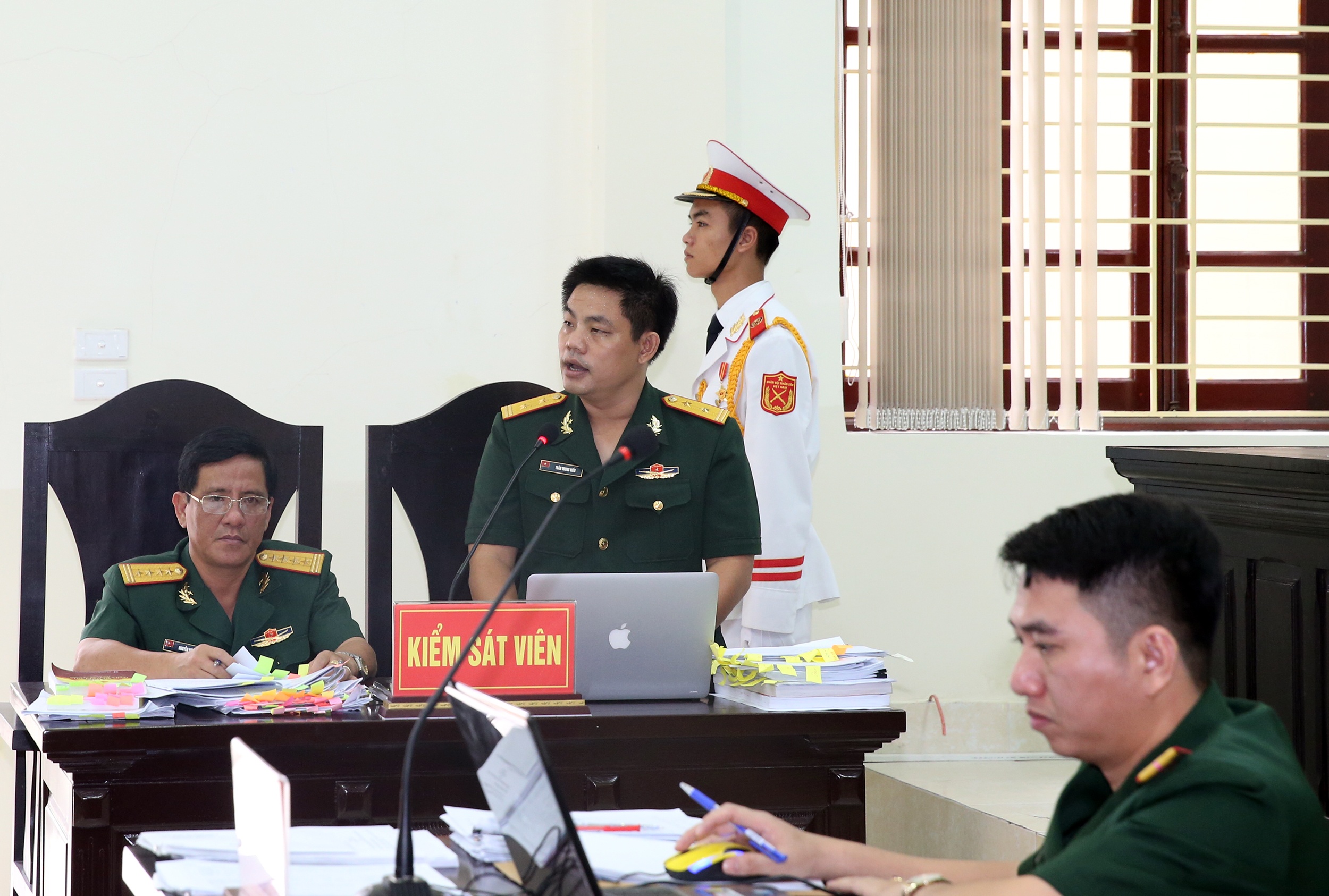 Xet xu Ut troc Dinh Ngoc He anh 9