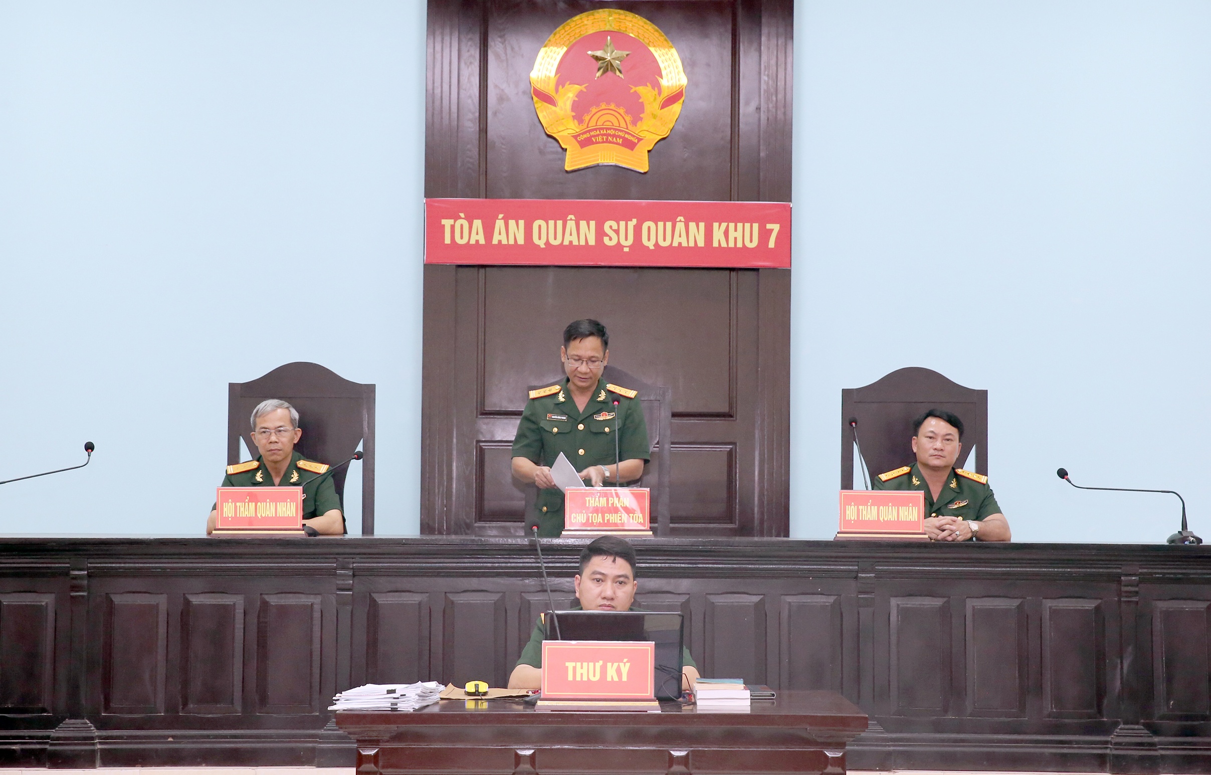 Xet xu Ut troc Dinh Ngoc He anh 12