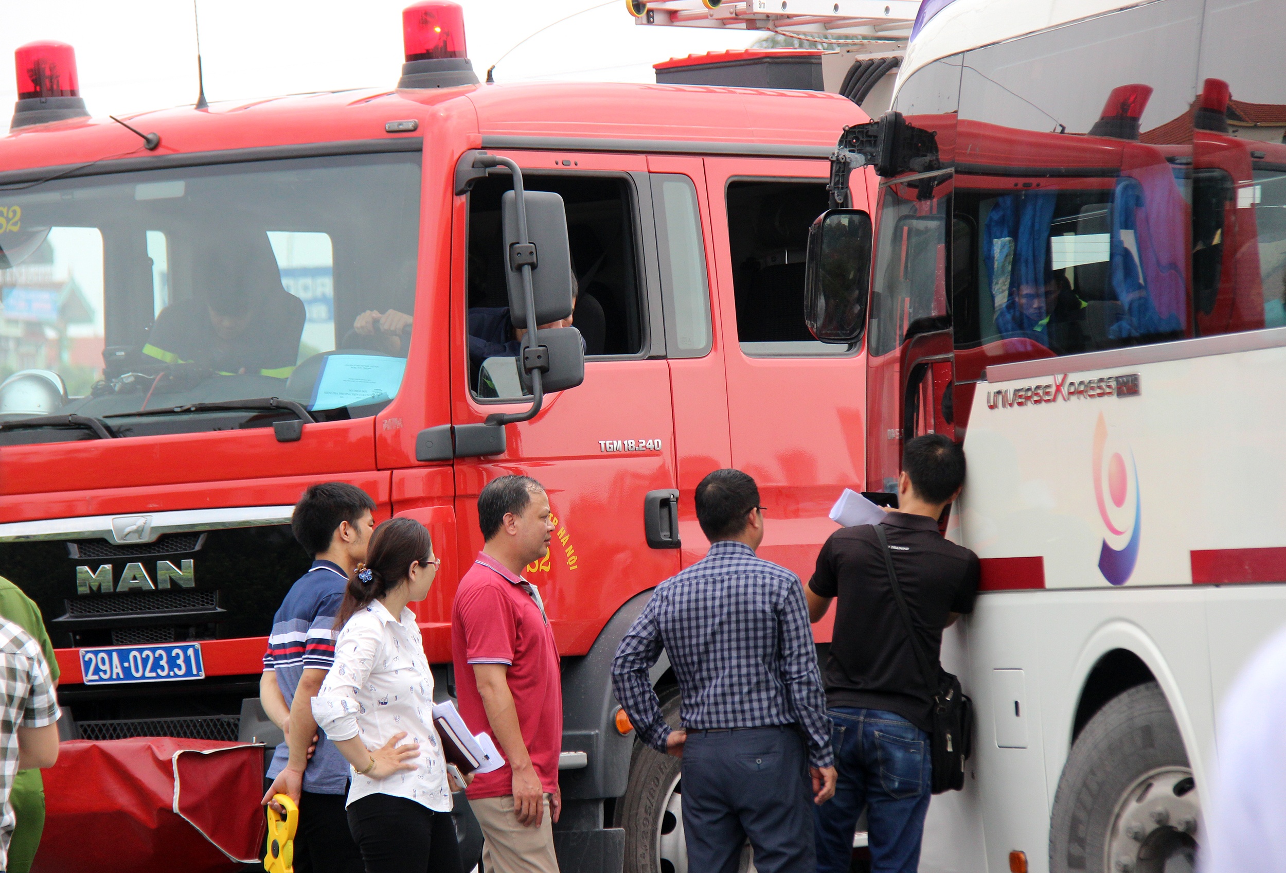 Xe khach tong xe cuu hoa anh 11