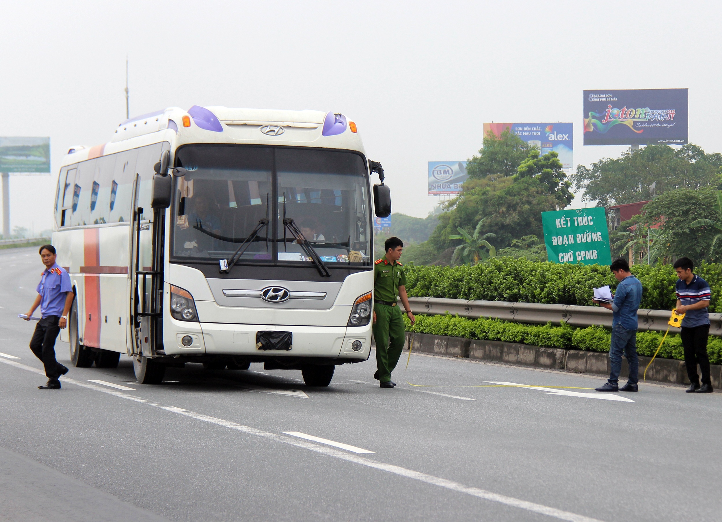 Xe khach tong xe cuu hoa anh 4