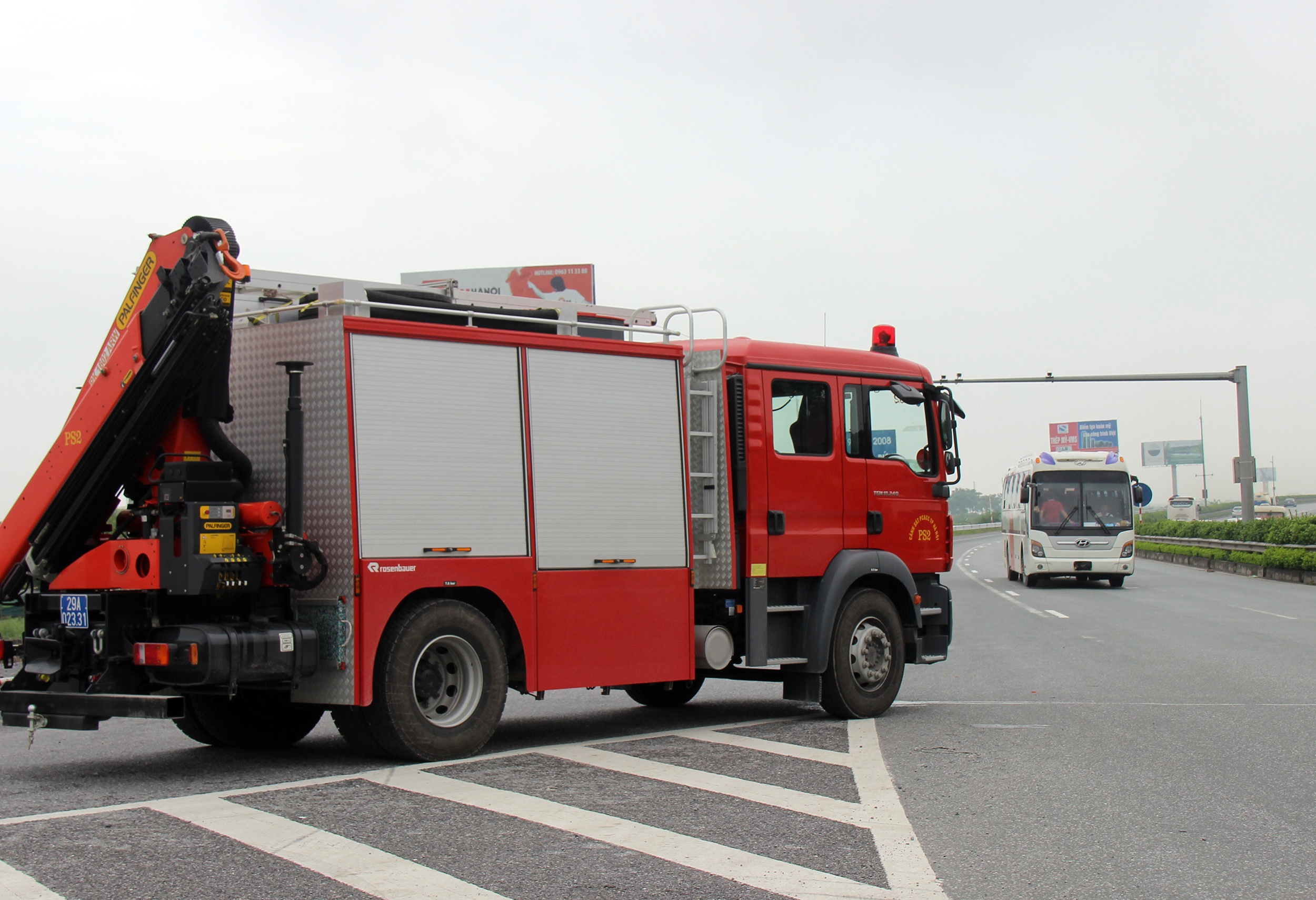 Xe khach tong xe cuu hoa anh 6