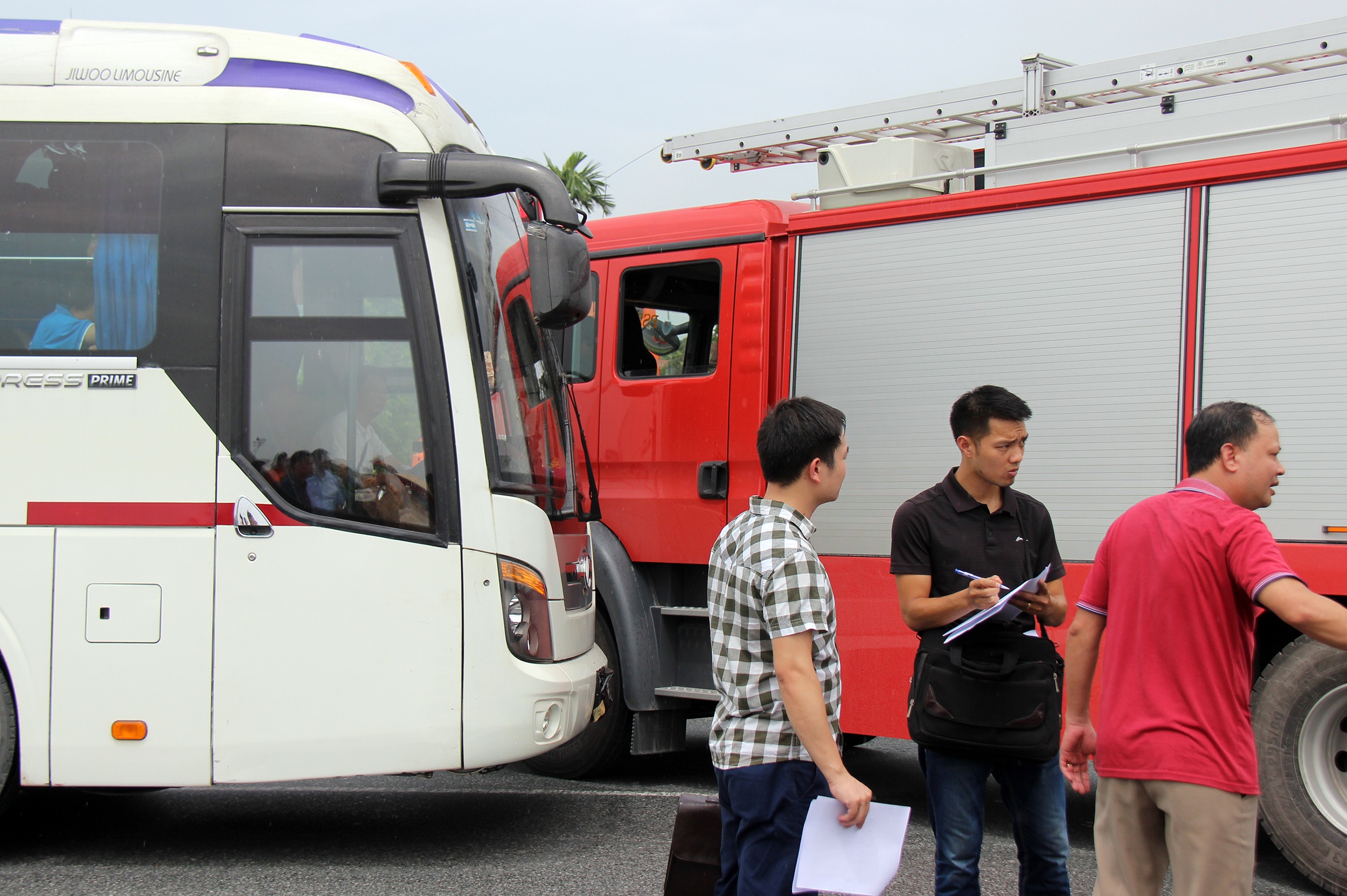 Xe khach tong xe cuu hoa anh 9