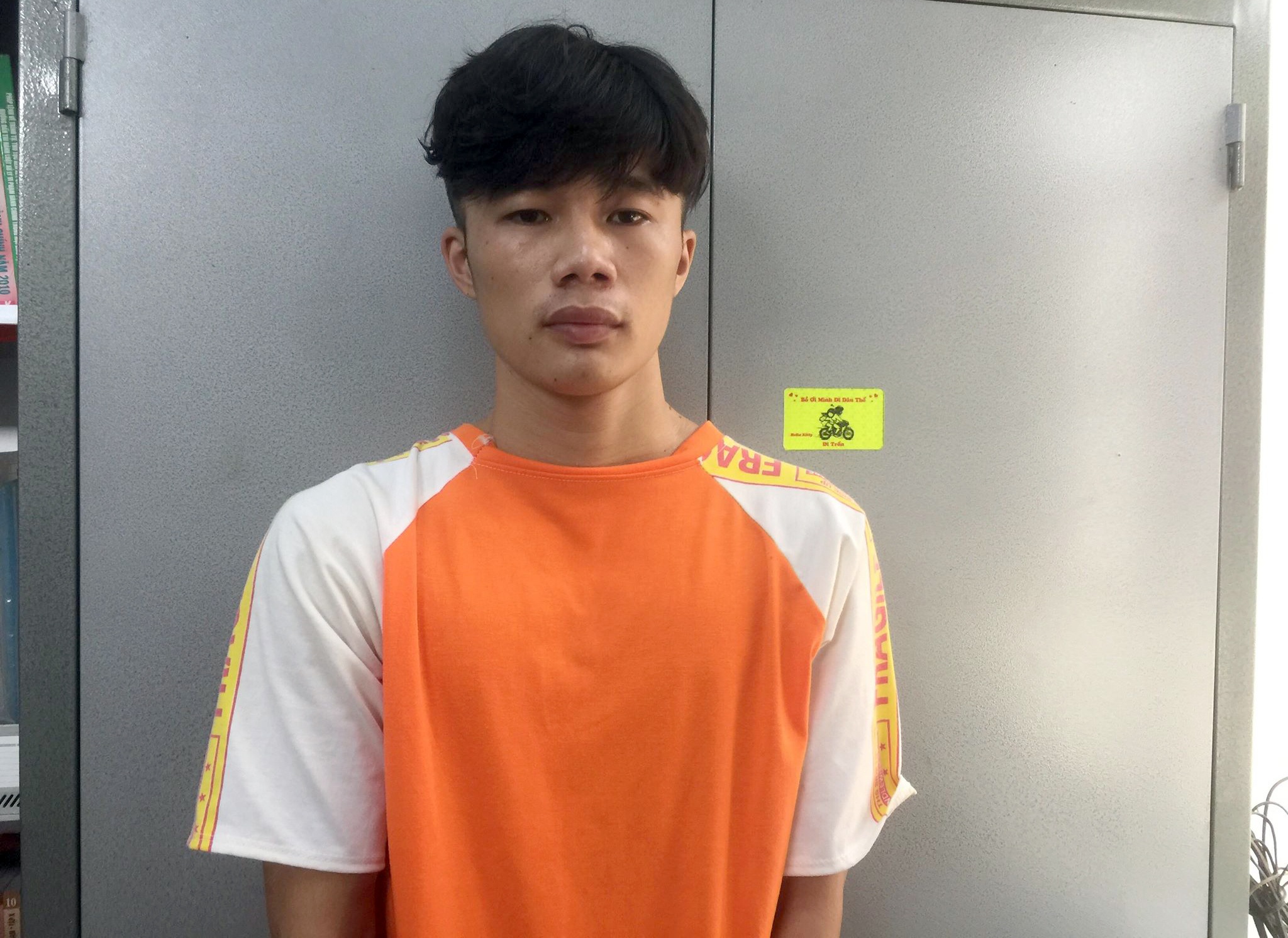 Phuot voi nguoi la, co gai 9X bi cuop vang hinh anh