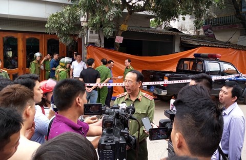 Camera ghi hinh nghi pham xa sung ban chet 2 vo chong hinh anh