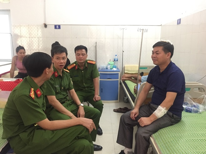 Khong che ke ngao da om binh gas co thu, Pho cong an huyen bi thuong hinh anh
