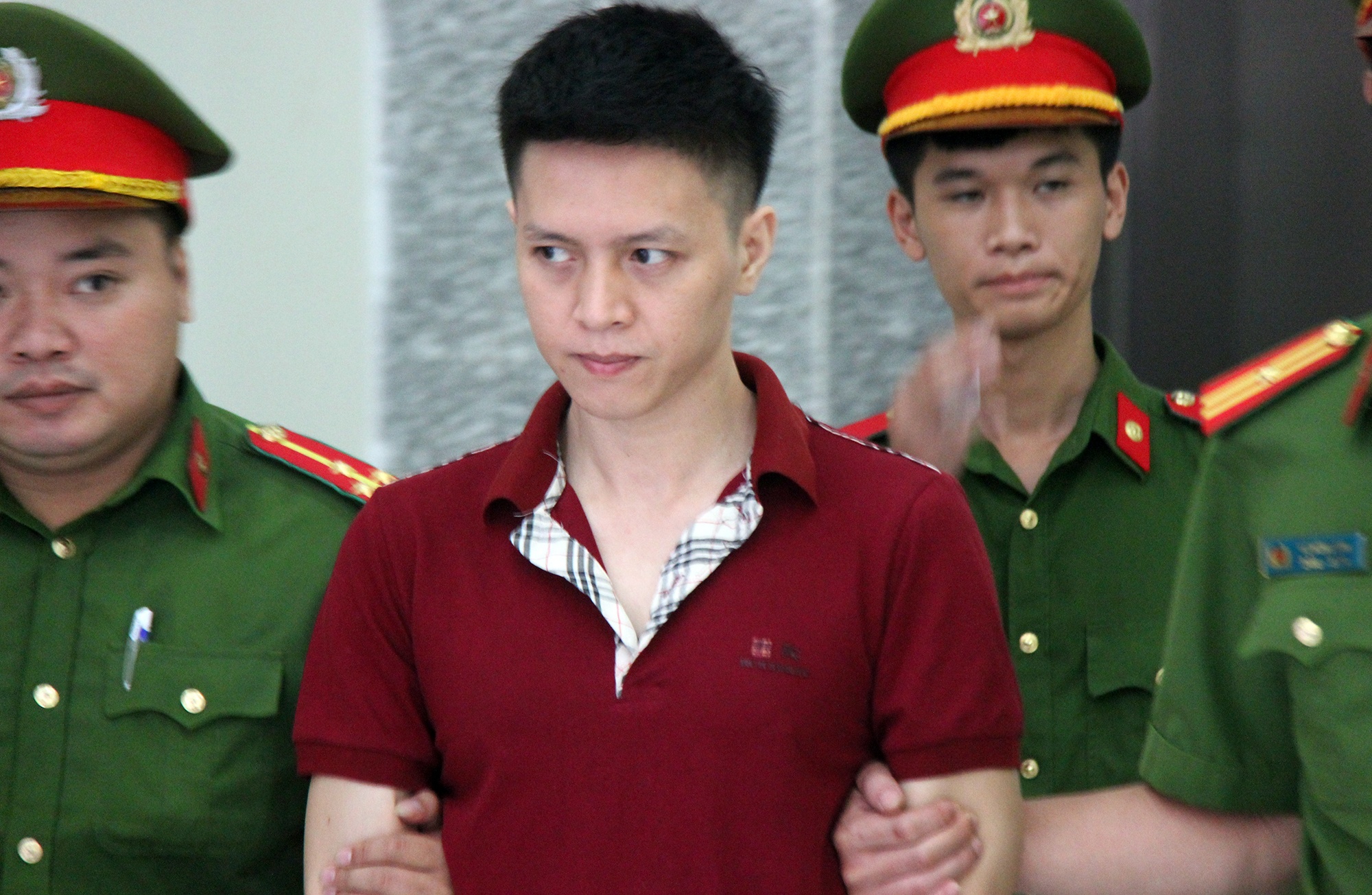 Be trai vang mat tai phien xu bo de va me ke hanh ha hinh anh