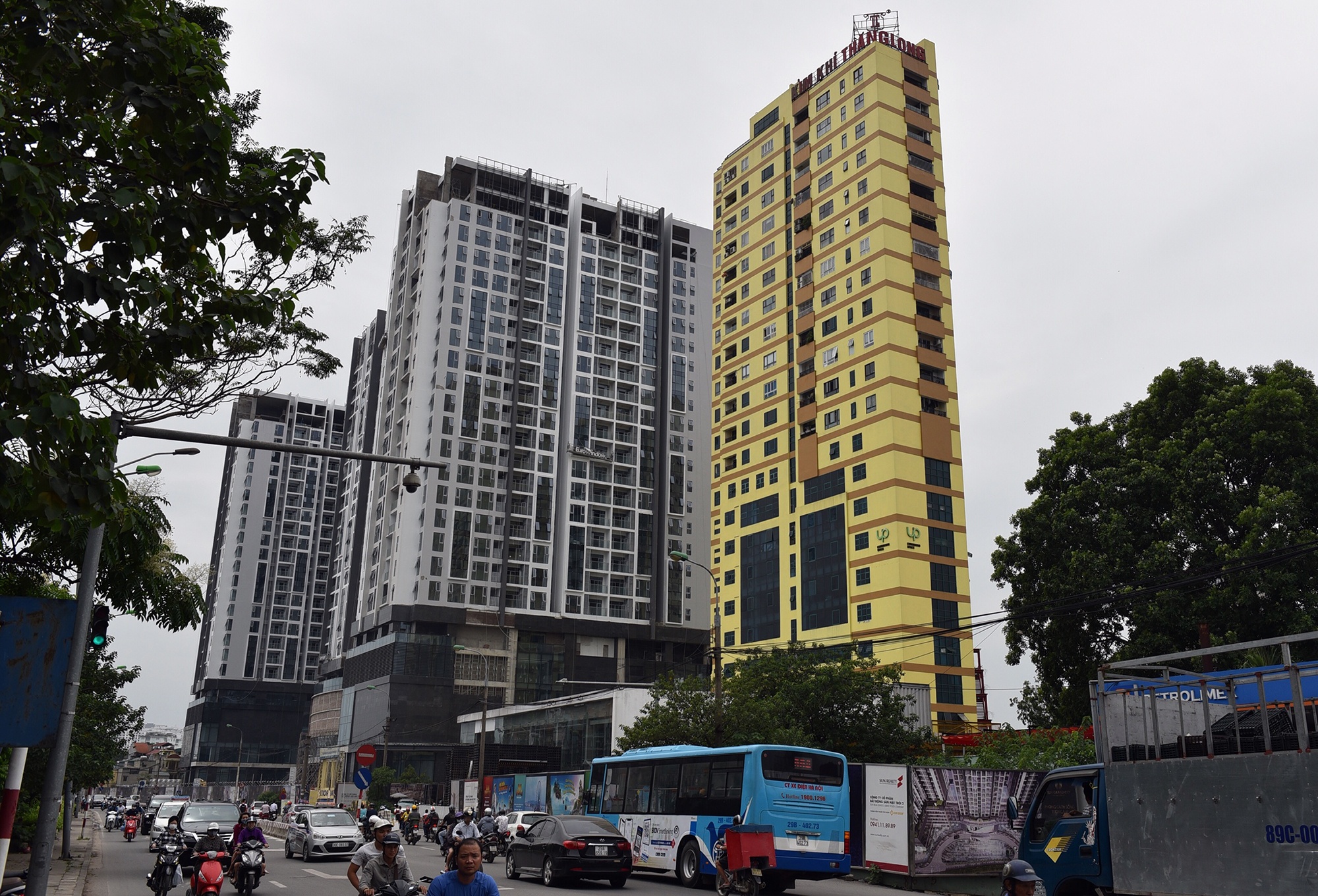 Nguoi Ha Noi xon xao vi dong dat gay rung lac nha cao tang hinh anh