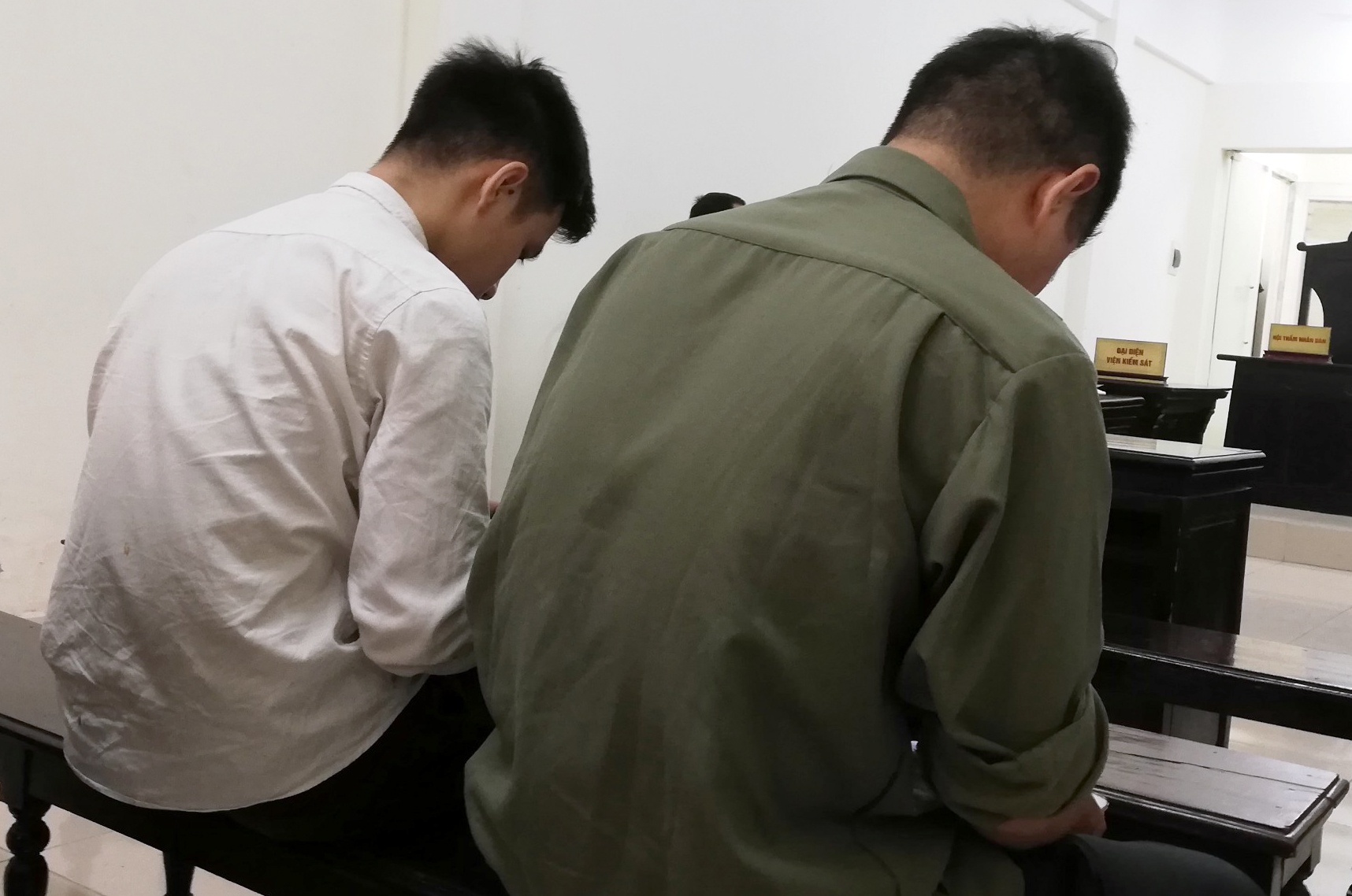 Vợ nổ súng bắn chồng ảnh 2 Vo no sung ban chong anh 2