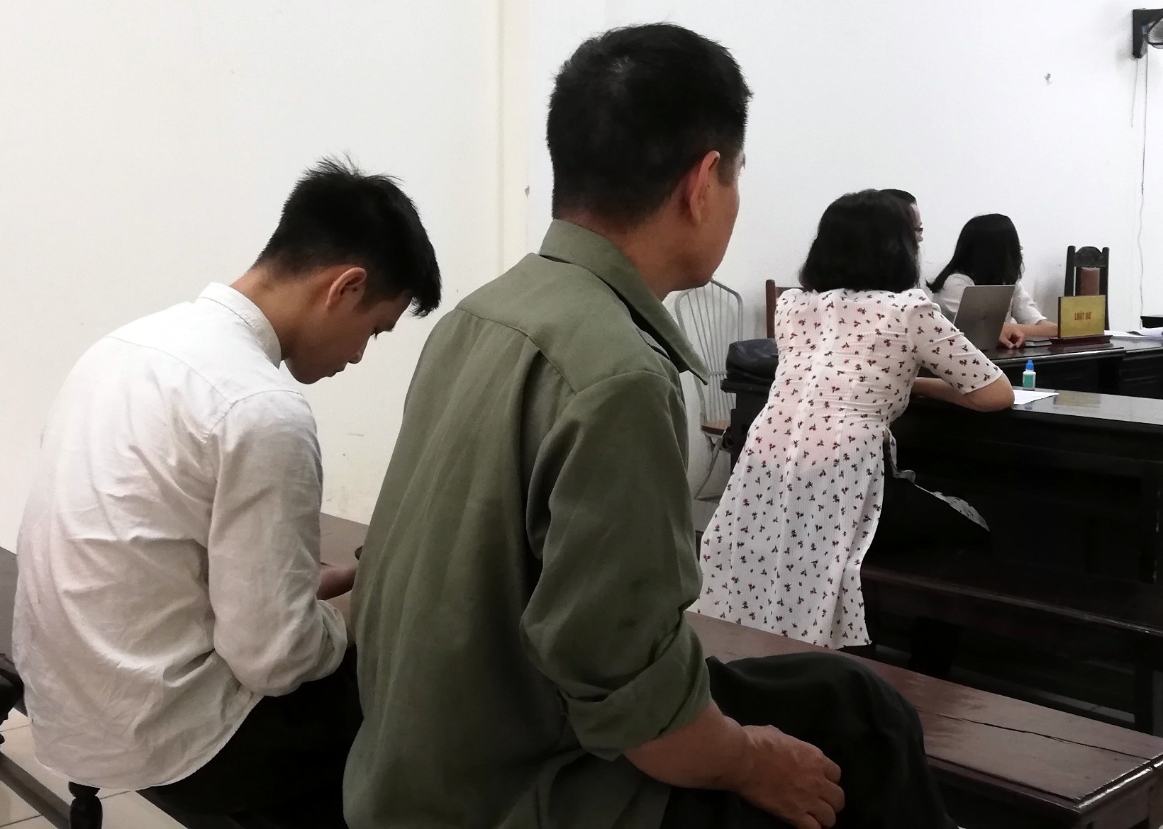 Vợ nổ súng bắn chồng ảnh 1 Vo no sung ban chong anh 1