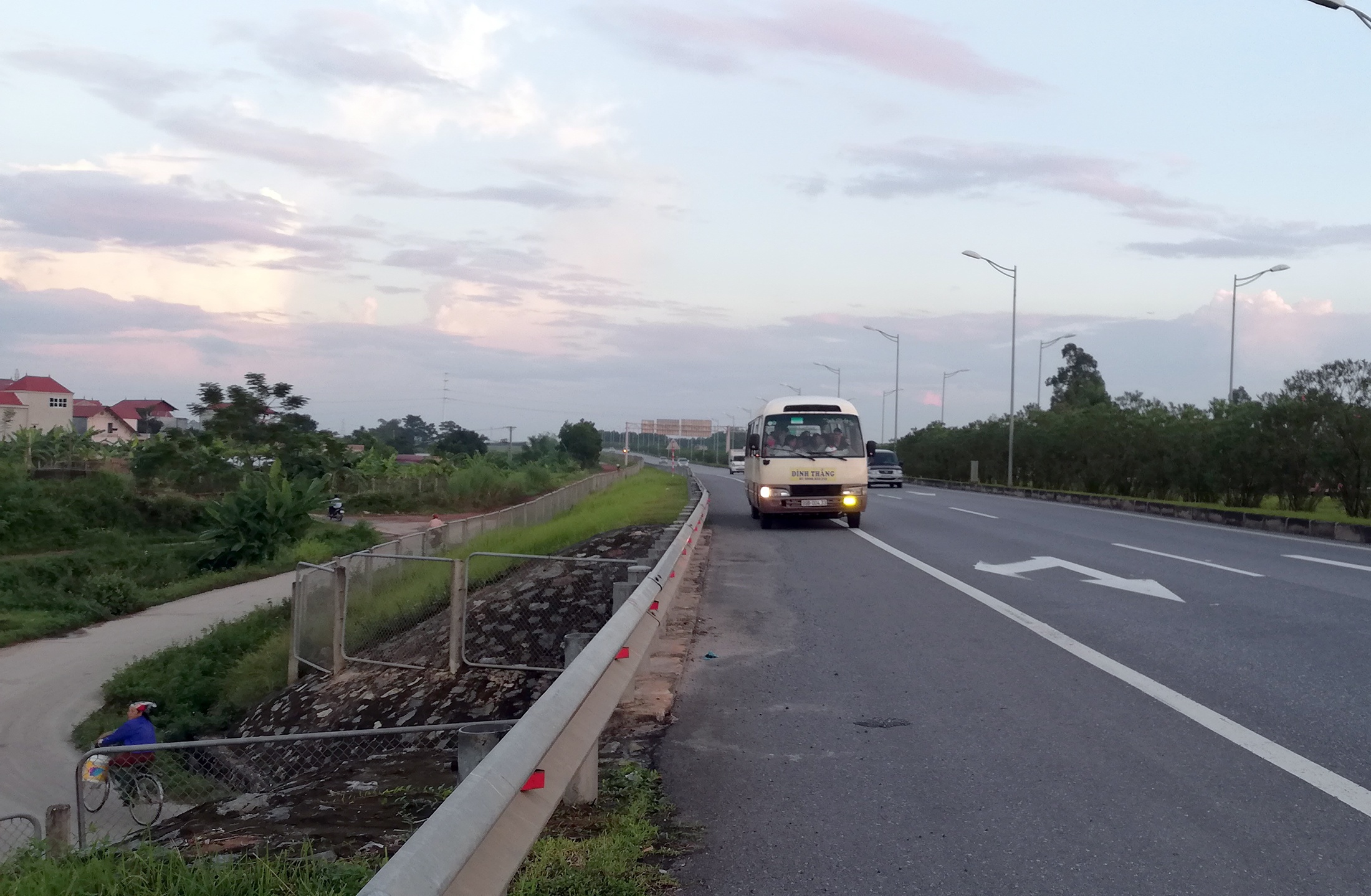 Tai nan Lexus cao toc Ha Noi Thai Nguyen anh 1