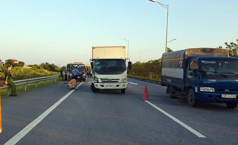 CSGT dung xe tren cao toc anh 2