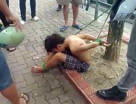 Tam giu 3 nguoi troi thieu nien danh giay vi nghi trom tien hinh anh