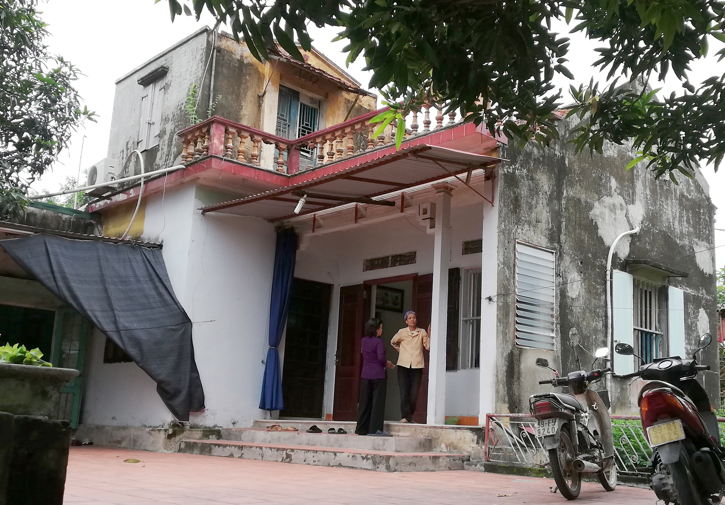 Rơi khung sắt đè cô gái tử vong ảnh 3 Roi khung sat de co gai tu vong anh 3