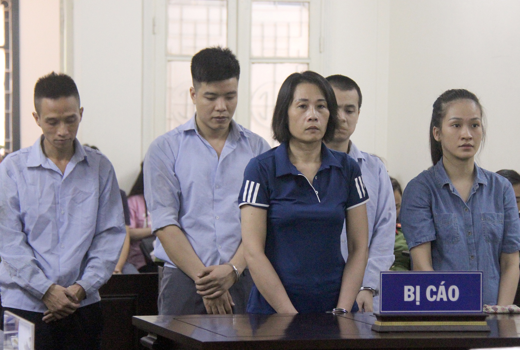 Cuu cong an mua ban ma tuy anh 2