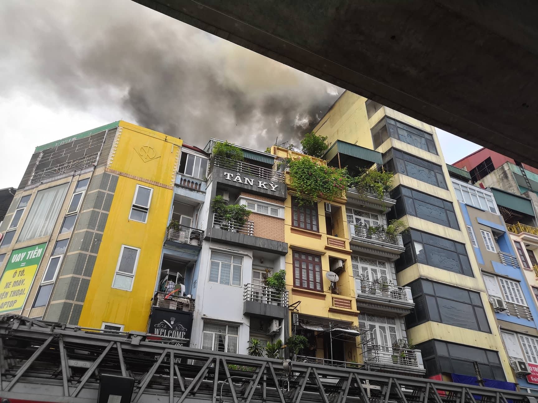 Chay quan karaoke o Hao Nam anh 1