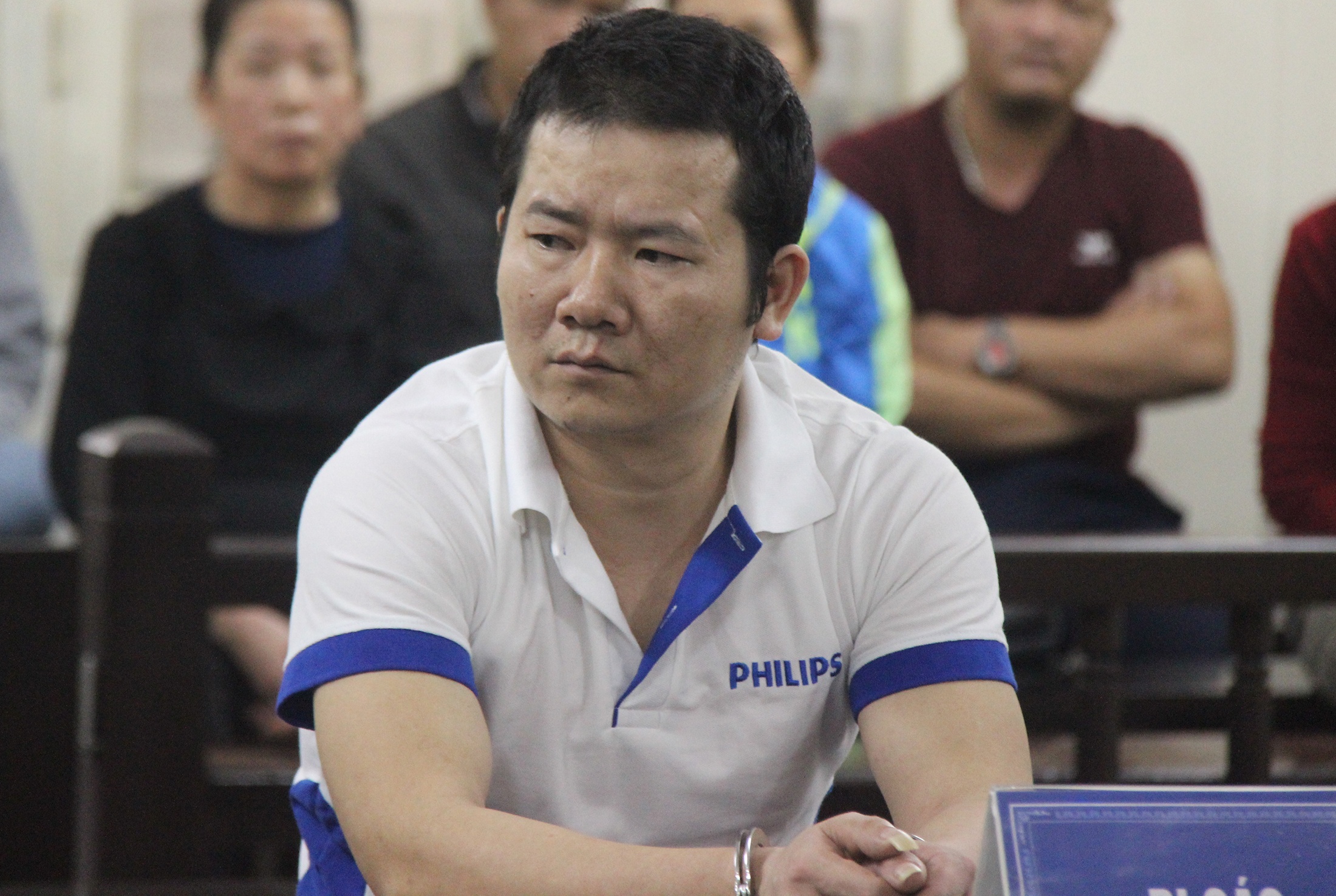 Bi cao khai chem me va em gai vi 'thiet thoi trong viec chia dat' hinh anh