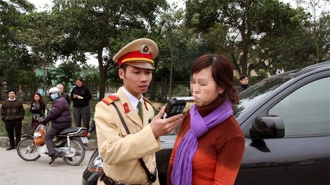 Tai xe uong ruou bia, lai oto lam chet nguoi bi phat bao nam tu? hinh anh