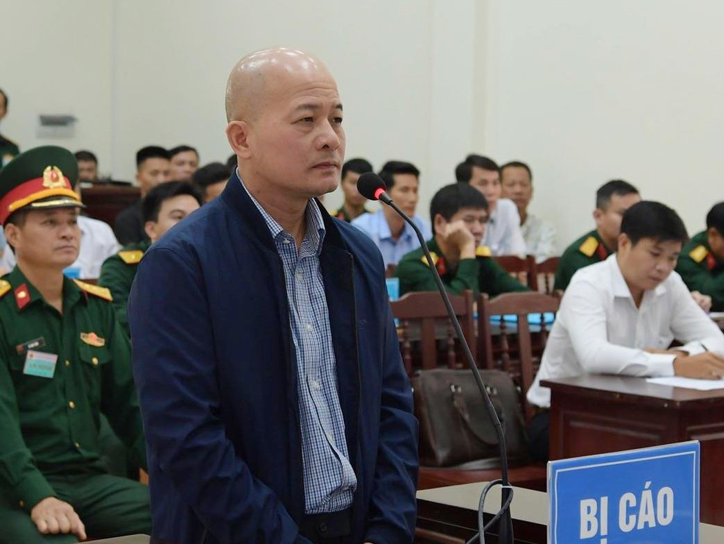 Ut 'troc' hau toa phuc tham, xin giam an 12 nam tu hinh anh