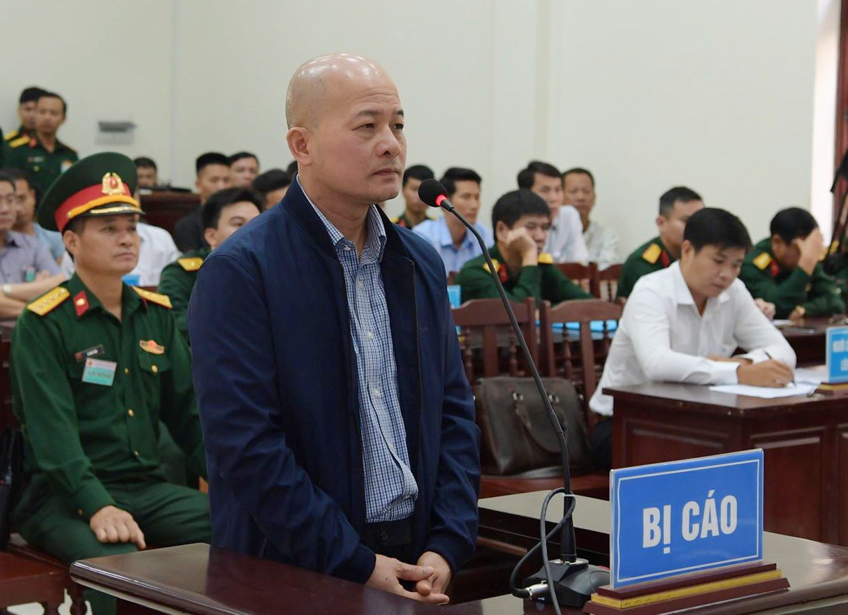 Xet xu Ut troc Dinh Ngoc He anh 2