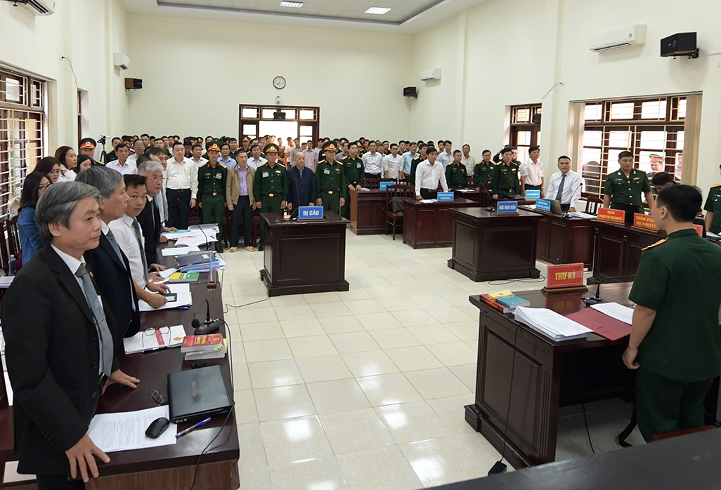 Xet xu Ut troc Dinh Ngoc He anh 2