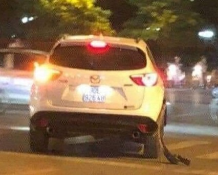 Truy bat tai xe Mazda ban nguoi lai taxi sau va cham oto hinh anh
