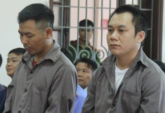 Tong trung oto di lui tren cao toc, tai xe container linh 6 nam tu hinh anh