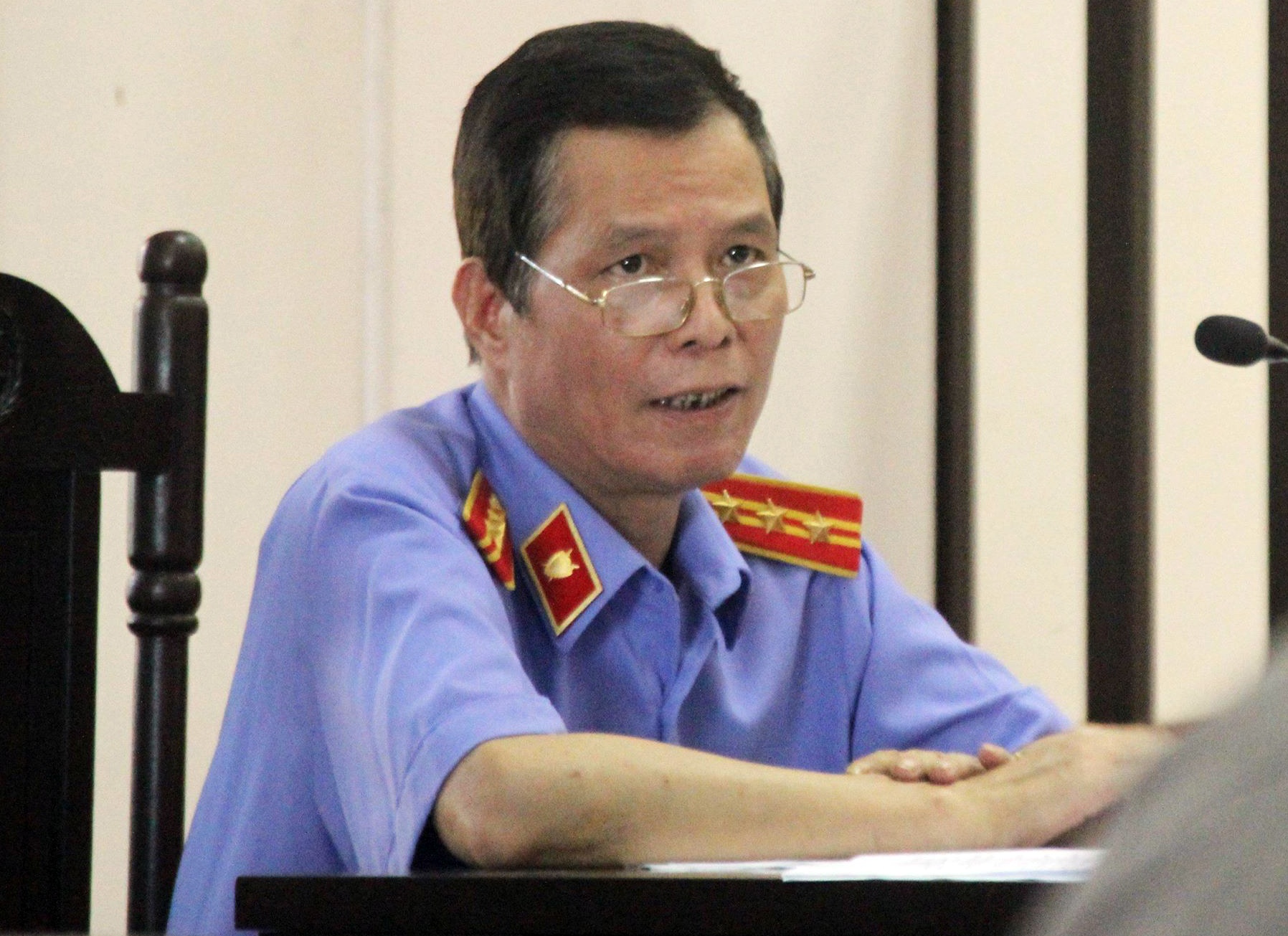 Tài xế Innova đi lùi cao tốc ảnh 2 Tai xe Innova di lui cao toc anh 2