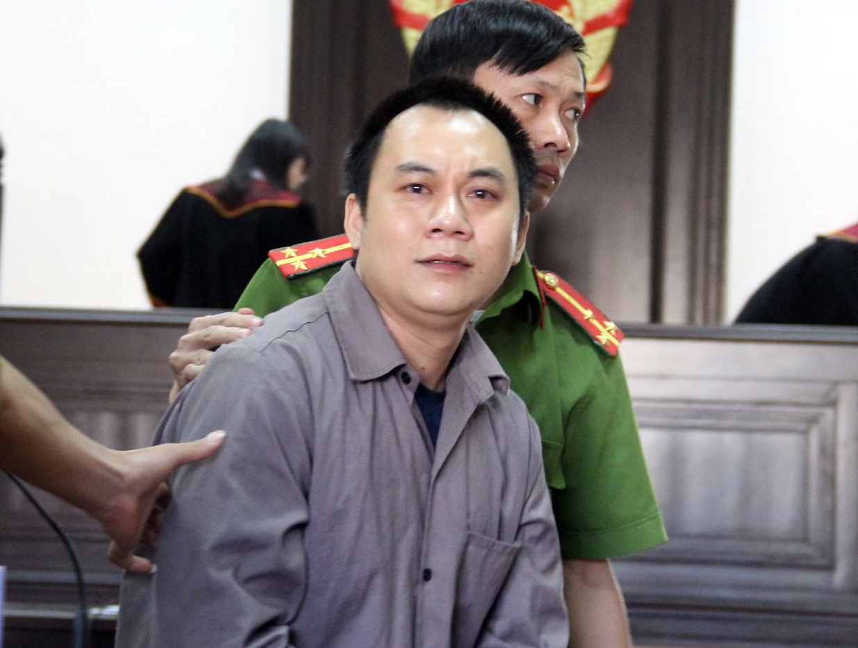 Vo cua tai xe container linh 6 nam tu: Gia dinh khang an den cung hinh anh