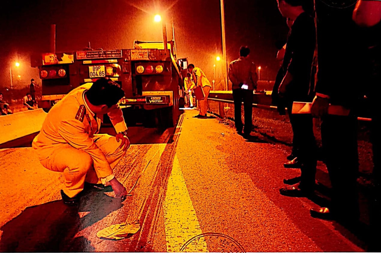 Xe dau keo dam Innova tren cao toc anh 3