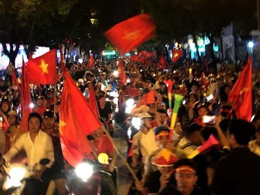 1.500 canh sat chong dua xe sau tran ban ket AFF Cup cua tuyen VN hinh anh