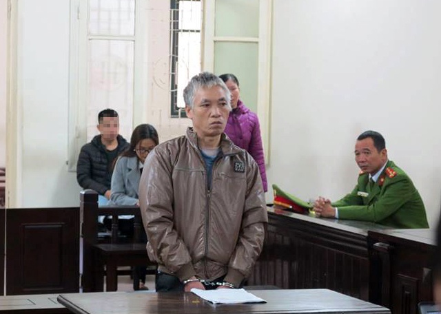 Ke sat hai hang xom roi phi tang dem 30 Tet linh an chung than hinh anh