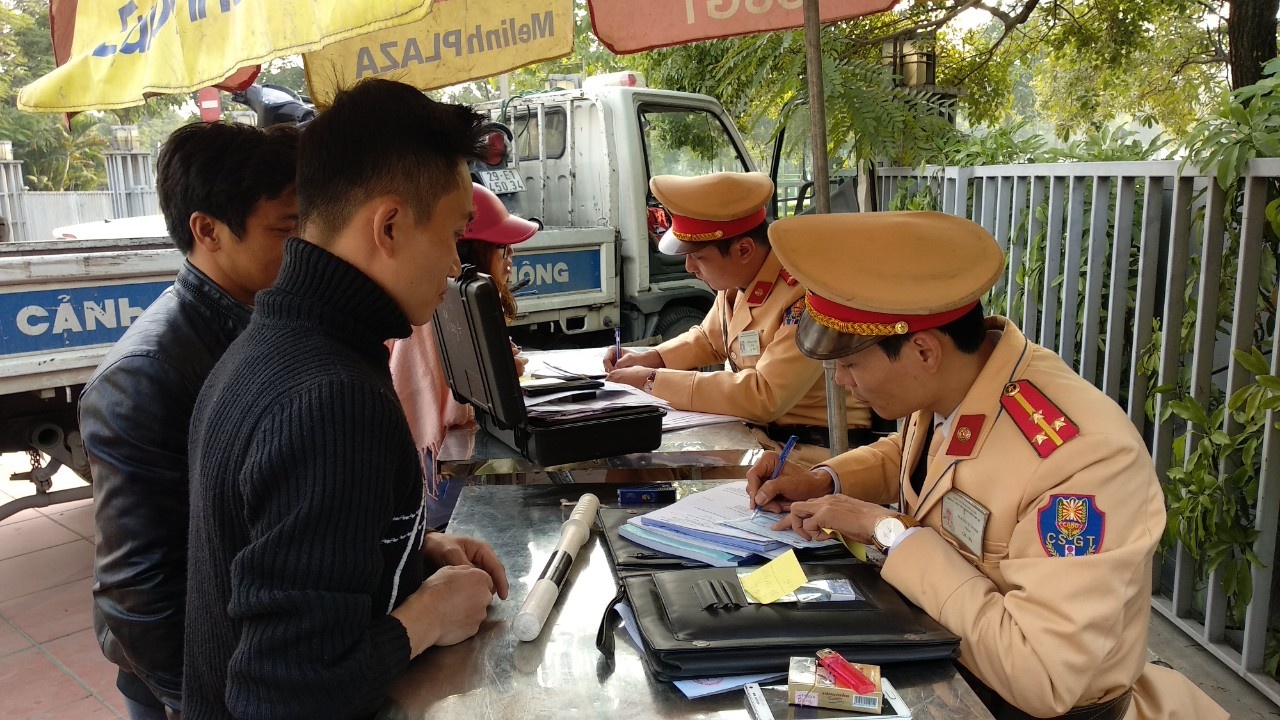 CSGT xu phat dip Tet anh 1