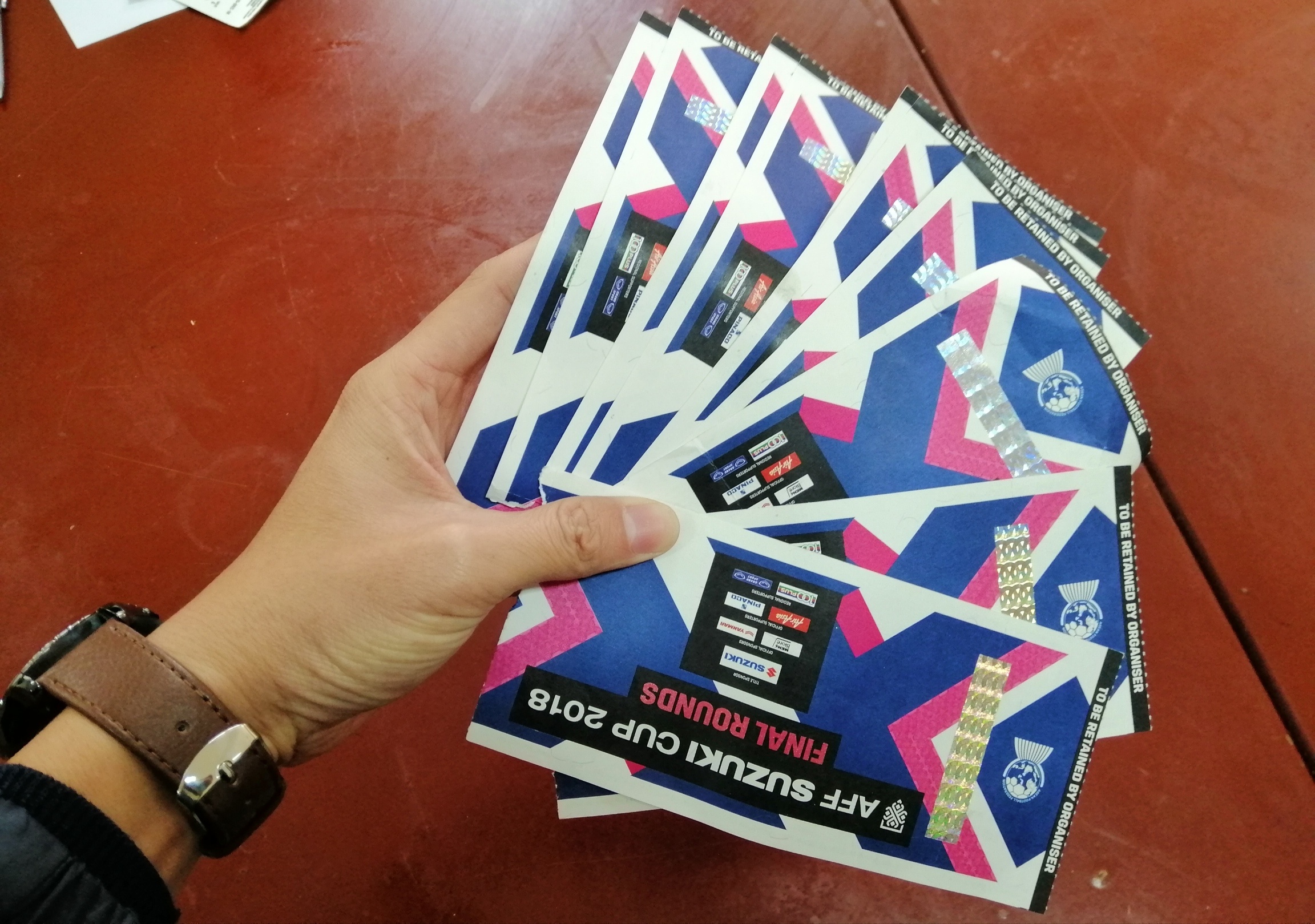 Bat qua tang 'dan phe' ban cap ve moi chung ket AFF Cup gia 13,5 trieu hinh anh