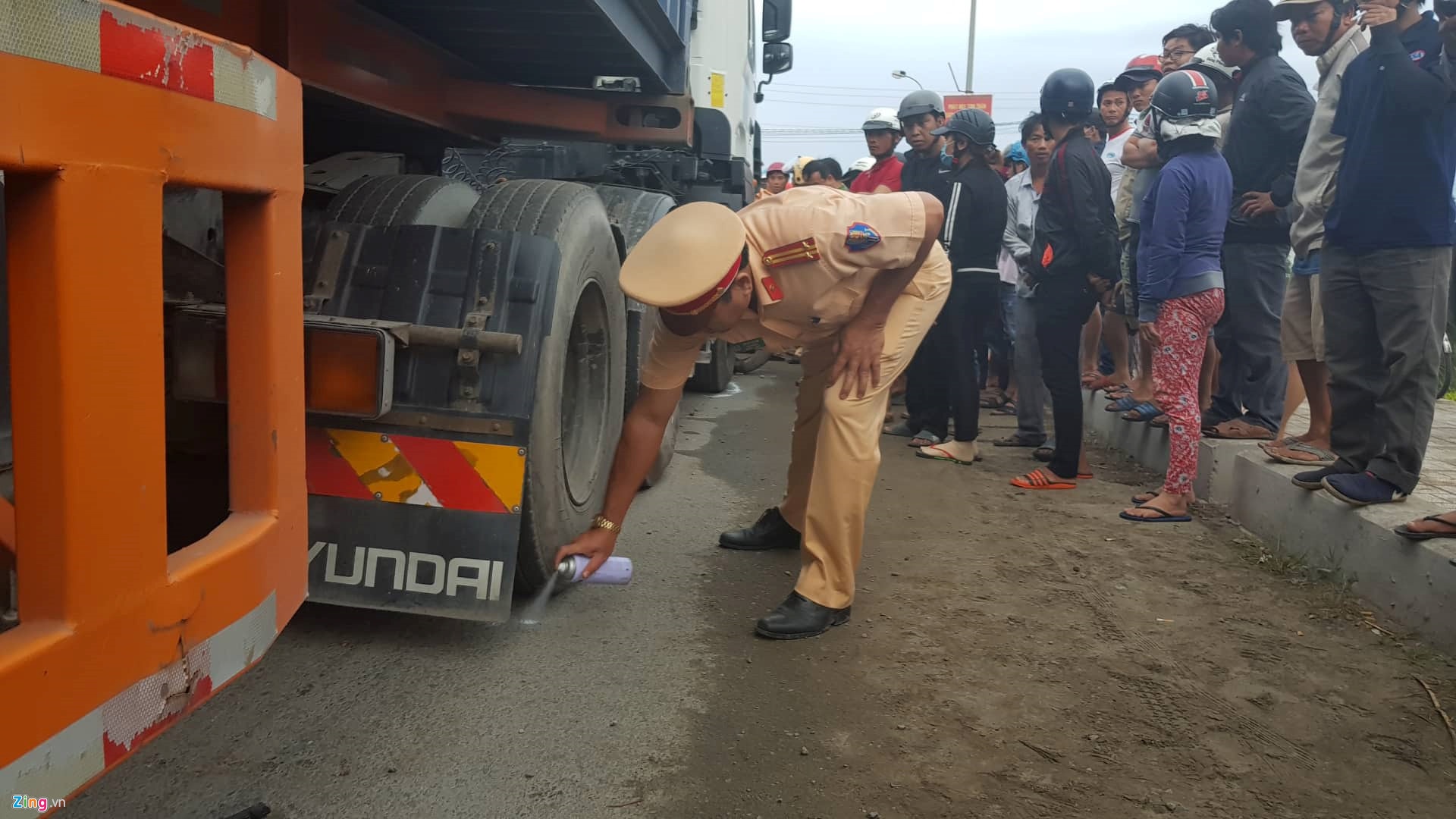 Oto dau keo container chay 45 km/h khi tong 25 xe may lam 4 nguoi chet hinh anh
