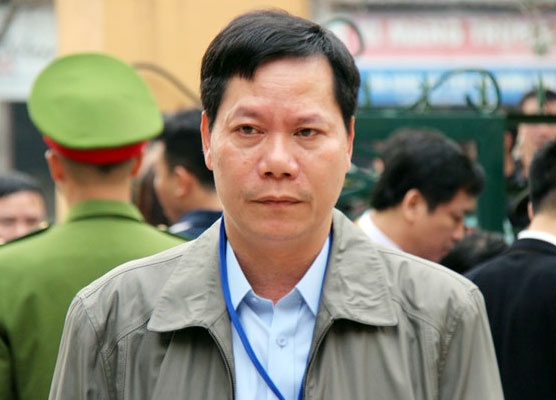 Cuu giam doc Benh vien da khoa Hoa Binh: 'Bi cao xin duoc noi tu dau' hinh anh