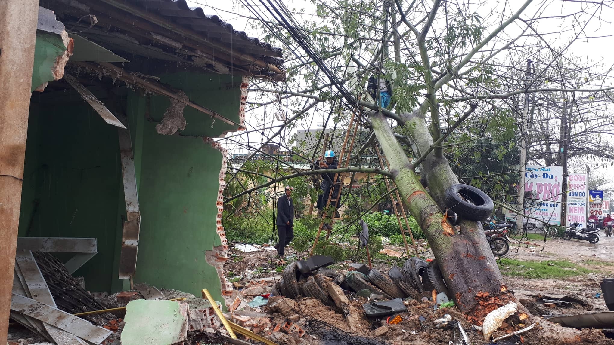 Container đâm liên hoàn ảnh 2 Container dam lien hoan anh 2