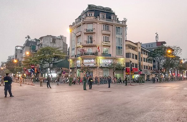 'Phong toa' 10 tuyen pho trong ngay chinh thuong dinh My - Trieu hinh anh