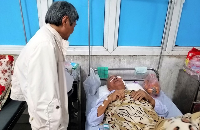 Vu thay cung truy sat ca nha: 'Han cu chem, khong noi gi' hinh anh