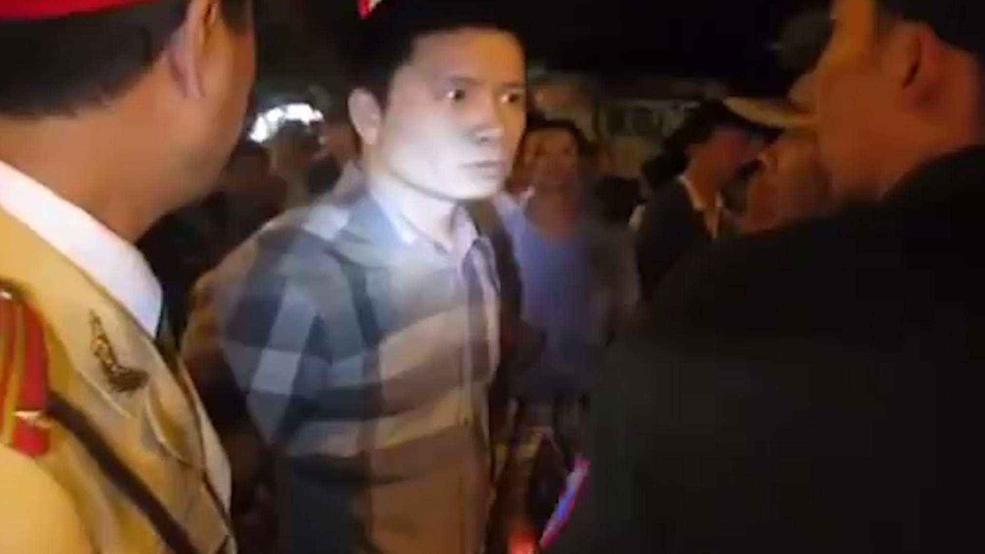 Sam so co gai trong thang may anh 2