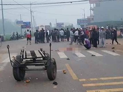 Xe khach tong doan nguoi dua tang, 7 nguoi chet hinh anh