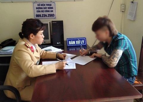 Khá Bảnh đốt xe máy ảnh 2 Kha Banh dot xe may anh 2
