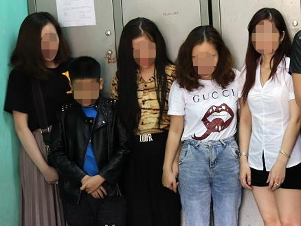 'Cu Thoc' bi bat qua tang su dung ma tuy trong quan karaoke hinh anh